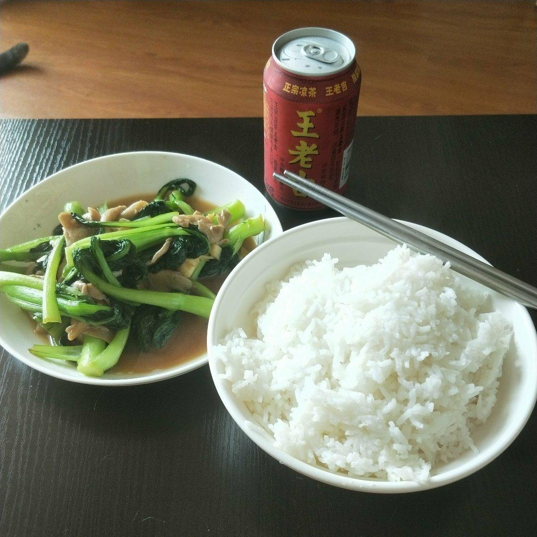 平菇炒青菜