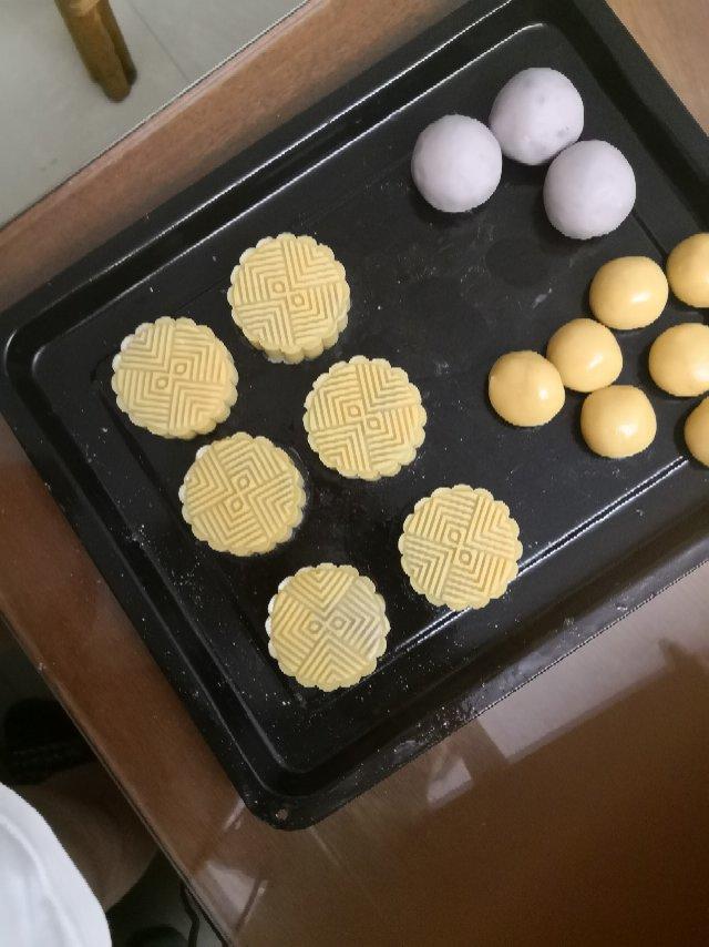 广式蛋黄月饼（75克、50克、各种规格都有）