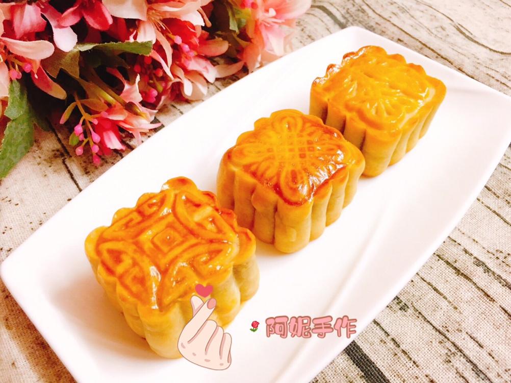 广式月饼—蛋黄莲蓉月饼