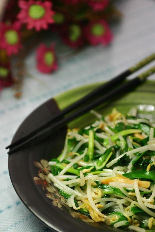 银芽黄花炒韭菜的做法