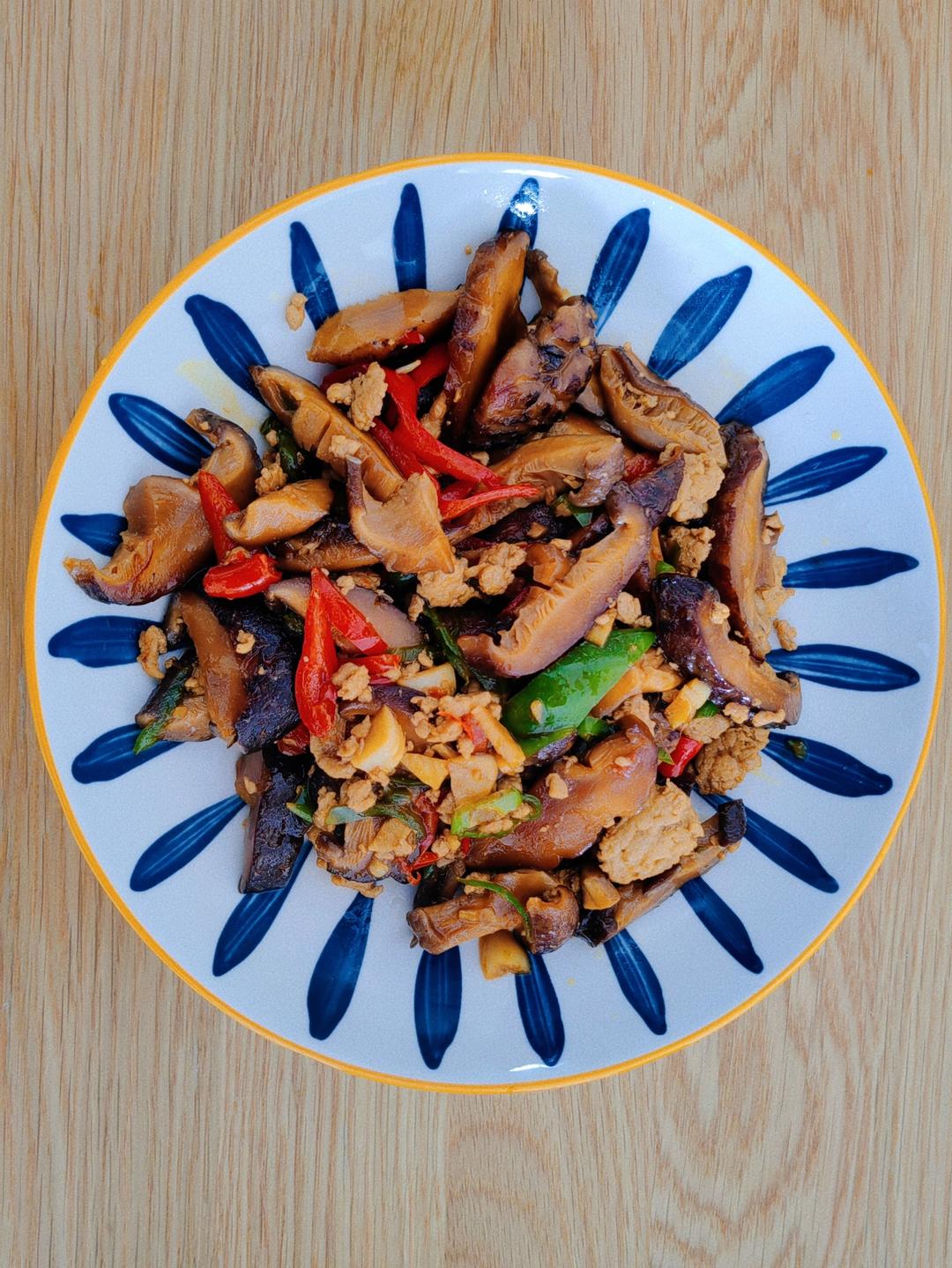酱汁浓郁！超级下饭的家常菜肉末香菇