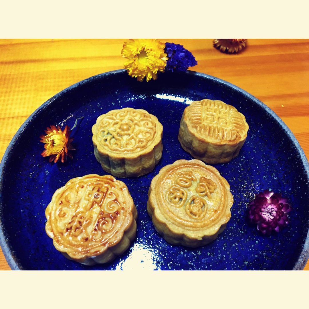 广式月饼－－蛋黄豆沙月饼