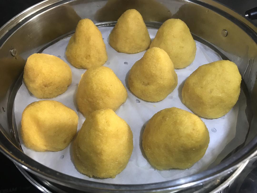 窝窝头         因为减肥,太多的美食不敢奢望,就突然很想吃窝窝头