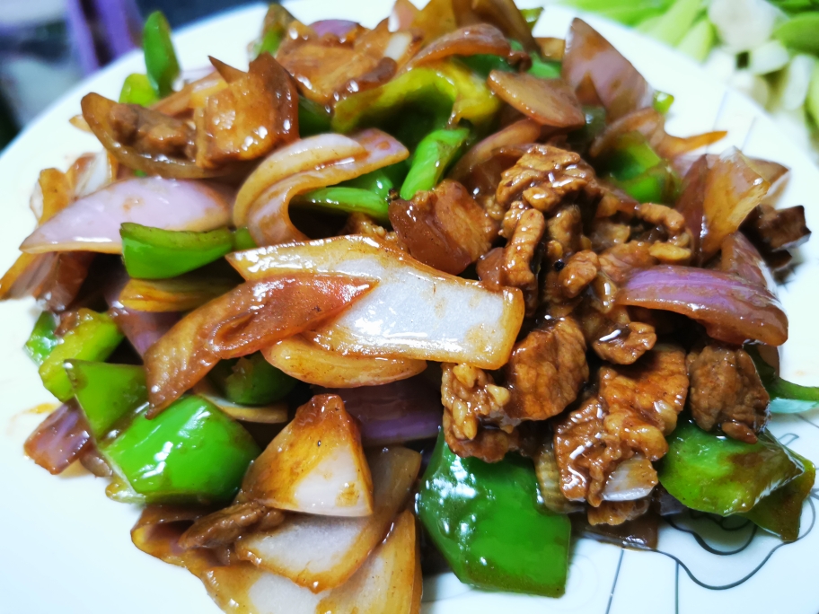 下饭菜：洋葱青椒炒肉片的做法