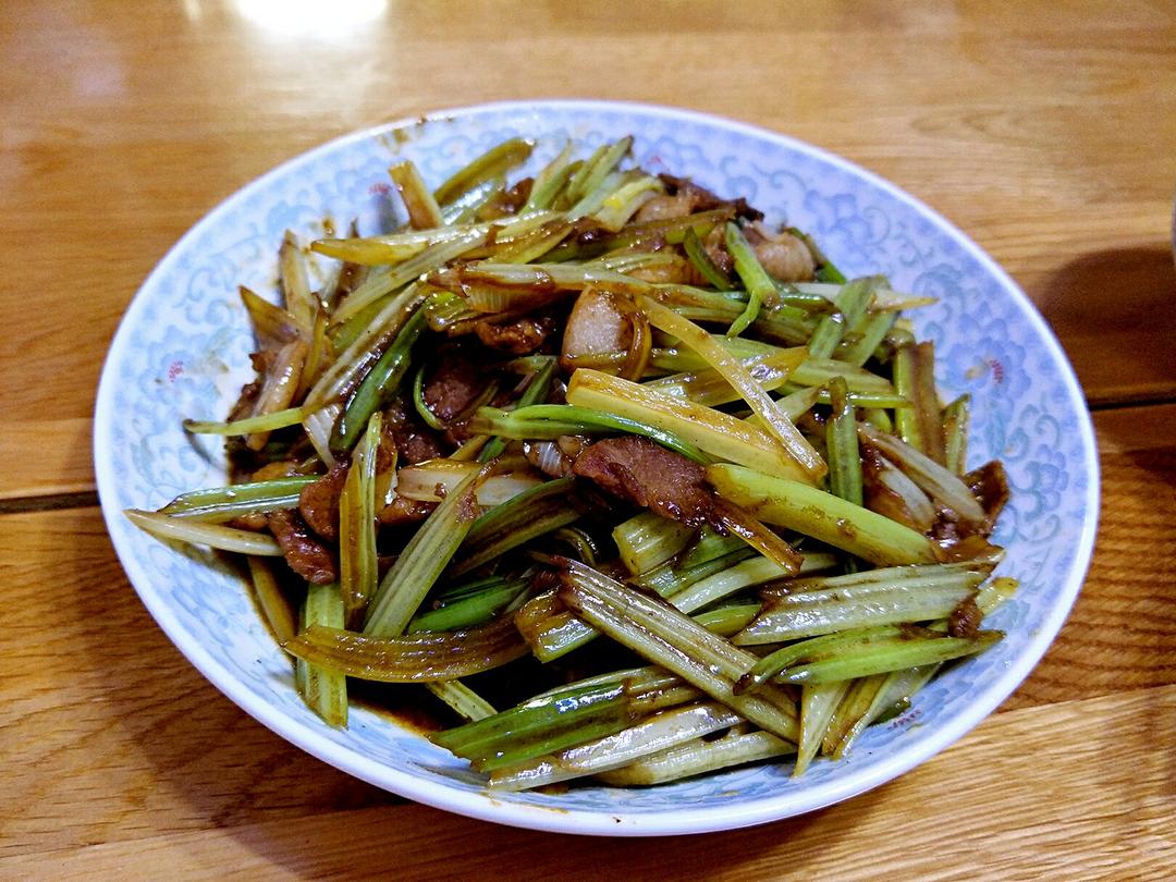 芹菜炒肉