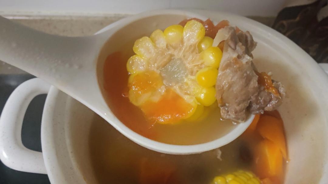 番茄土豆玉米排骨汤