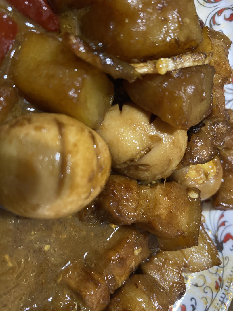 加了鹌鹑蛋后，这盘红烧肉，美味的逆天啦——鹌鹑蛋烧肉（孔瑶食谱）