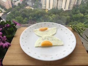 煎蛋(太阳蛋的做法）的做法 步骤5