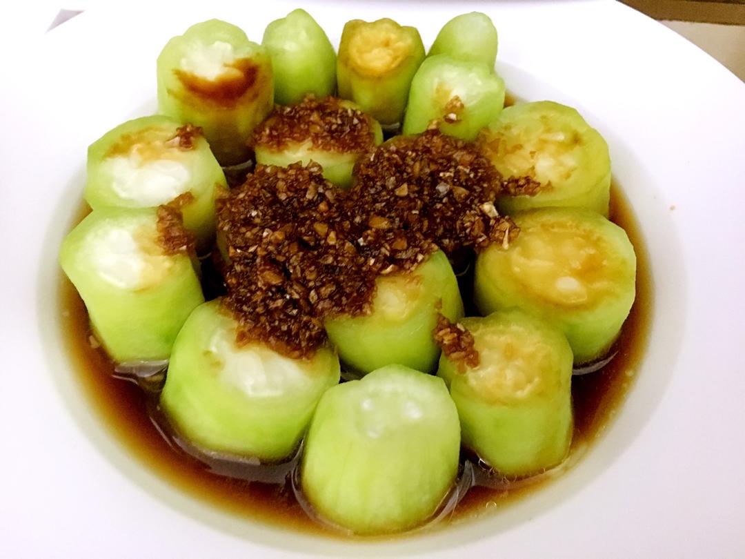 只需要五分钟就可以的美味蒜蓉蒸丝瓜