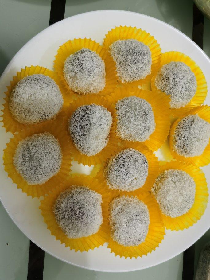 单鱼座女生做的自制糯米糍花生黑芝麻和豆沙夹心