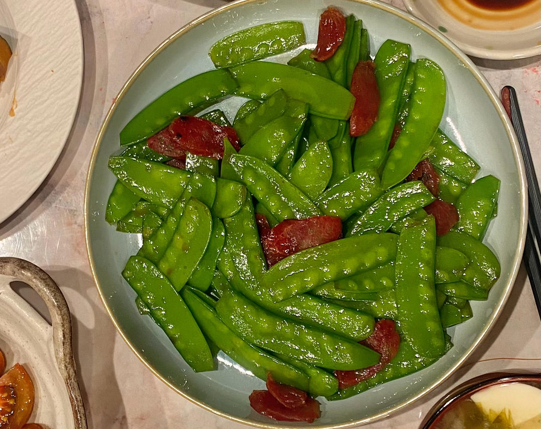 荷兰豆炒腊肠的做法