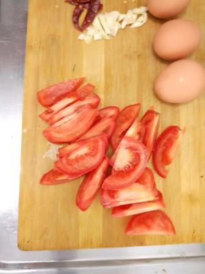 超简单好吃的西红柿鸡蛋汤面的做法 步骤2