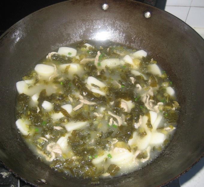 咸菜竹笋年糕汤的做法