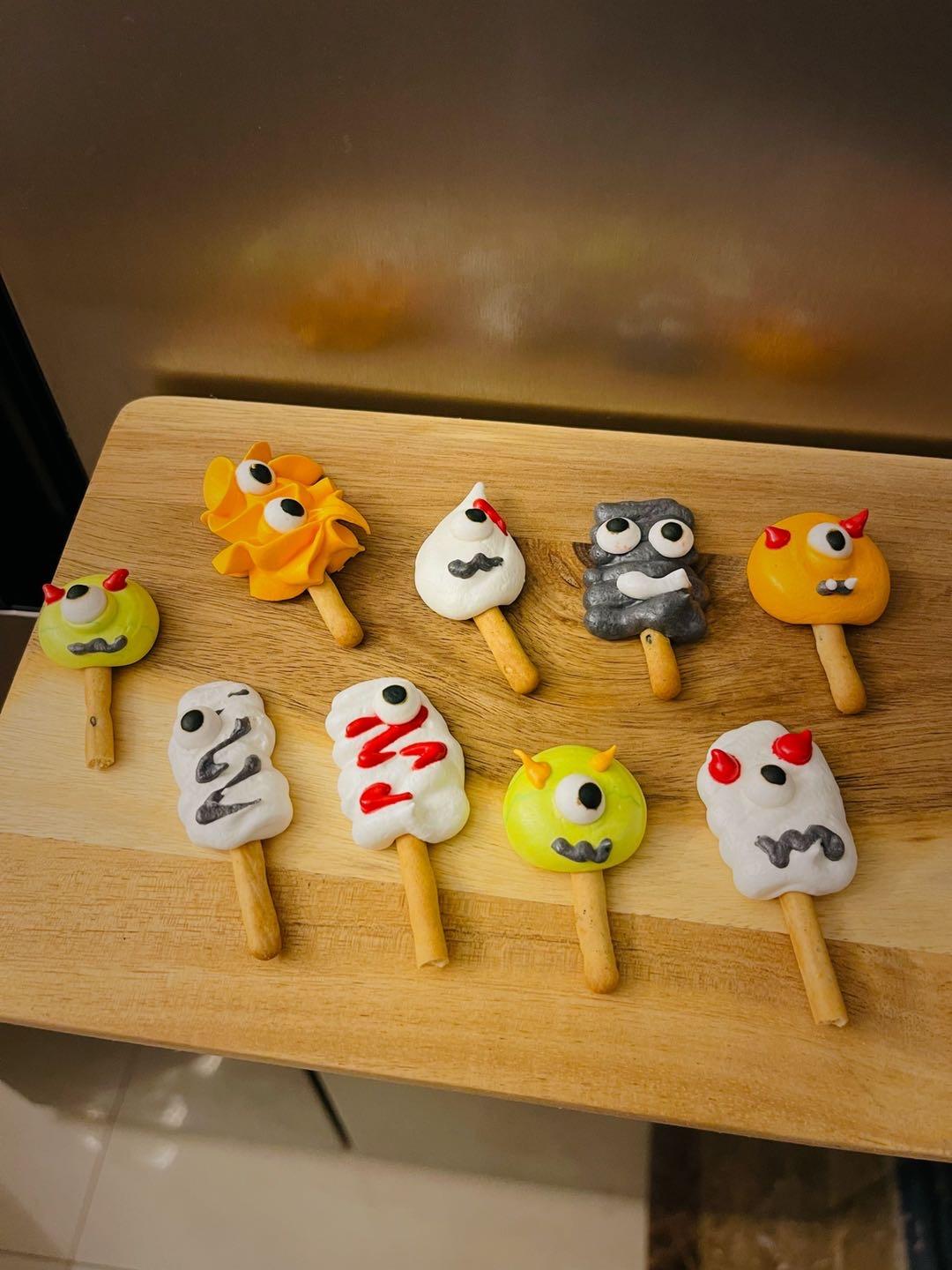 万圣节搞怪蛋白糖饼干