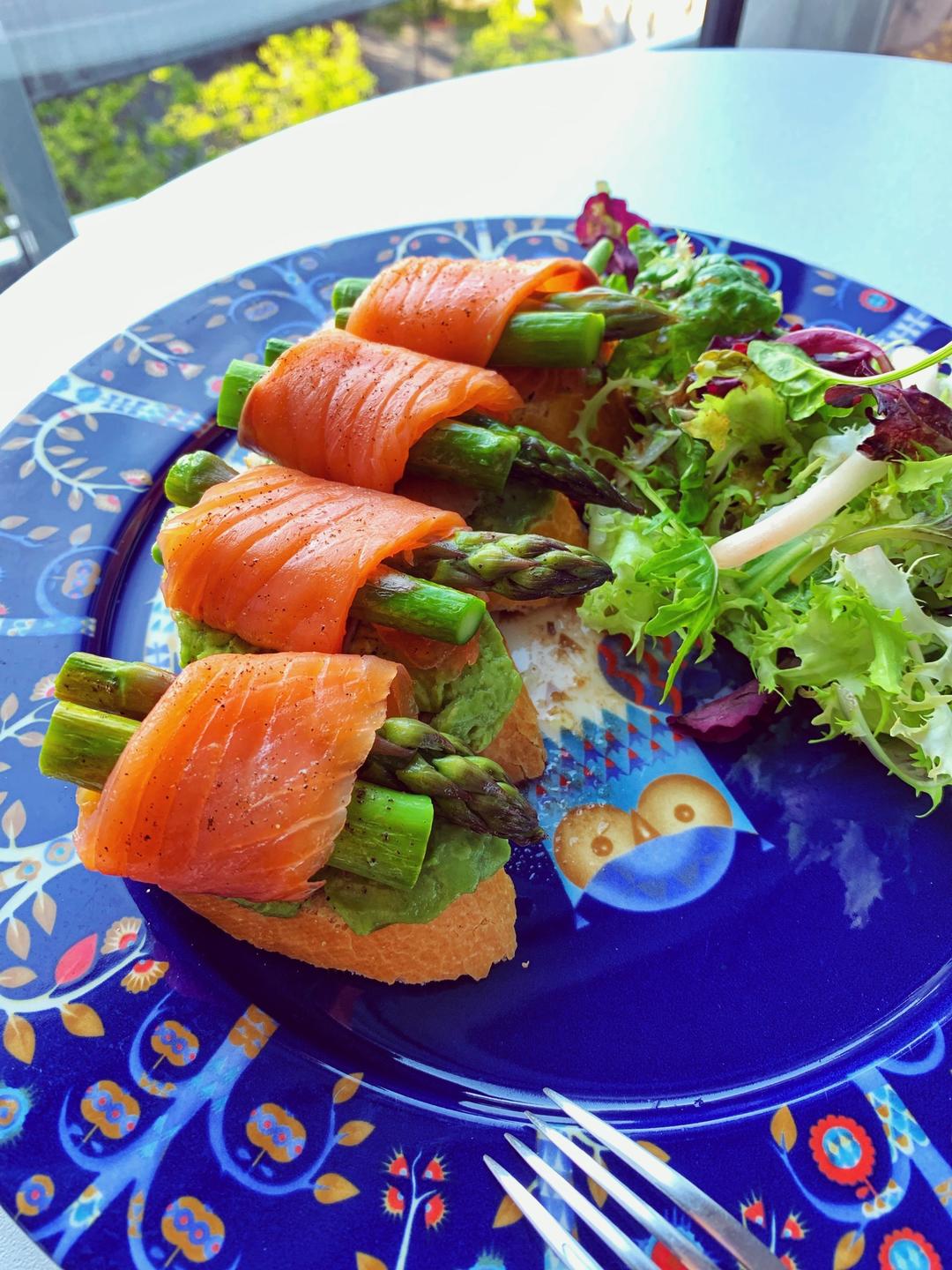 三文魚卷蘆筍牛油果finger food的做法