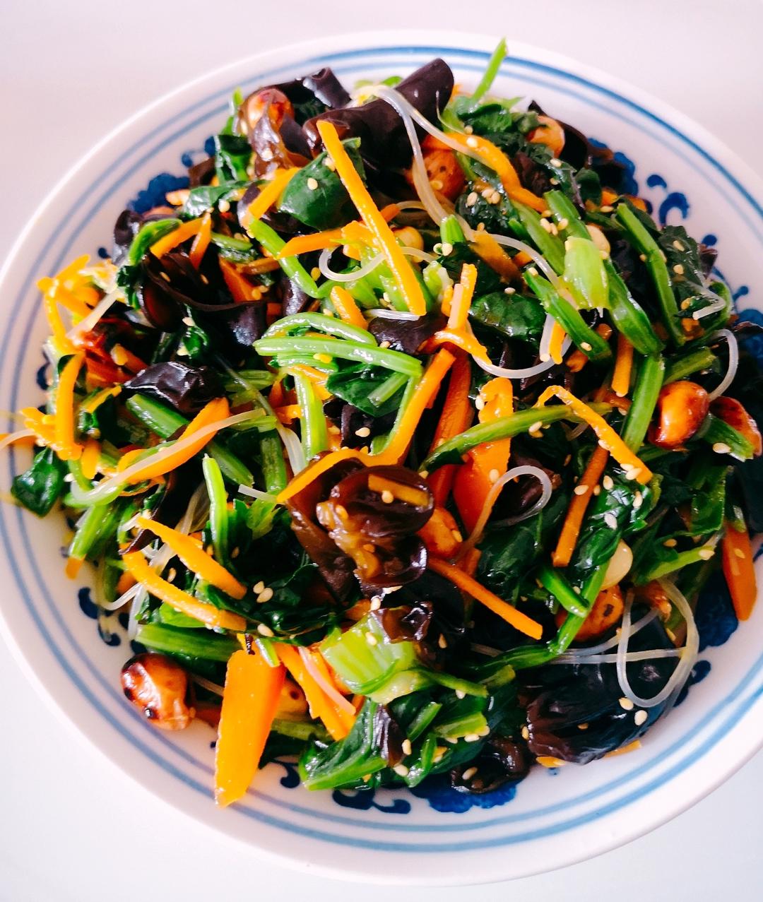 开胃爽口又营养的菠菜拌粉丝