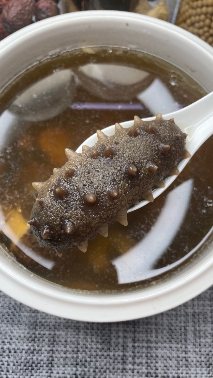 羊肚菌海参排骨汤的做法