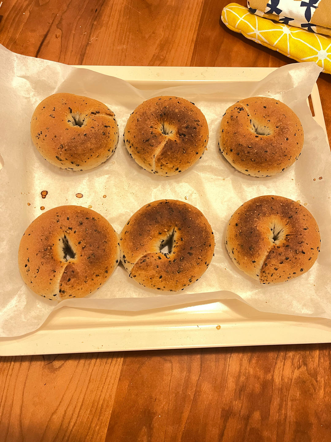 咸香黑芝麻贝果