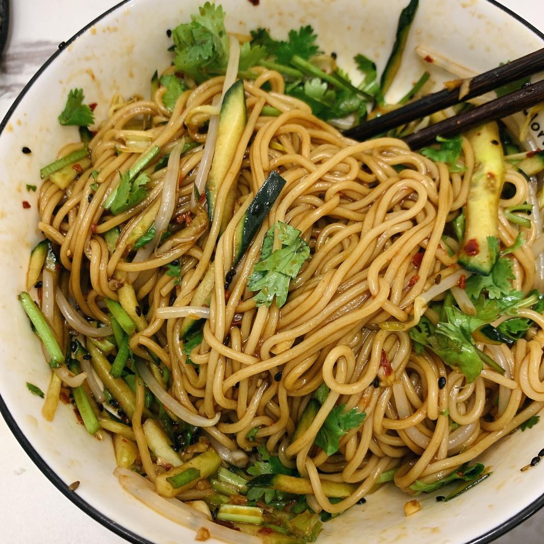 酸辣凉拌面