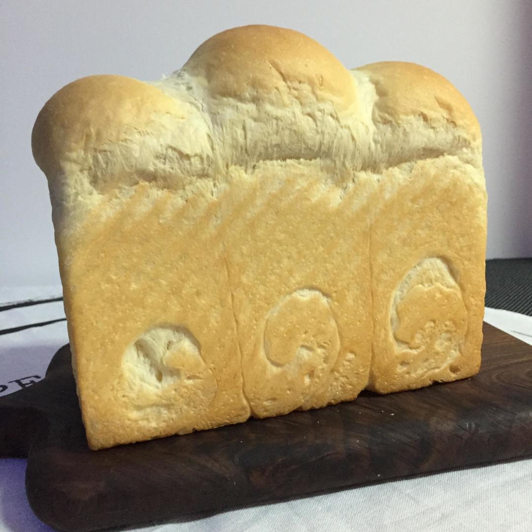 蛋黄白吐司的做法