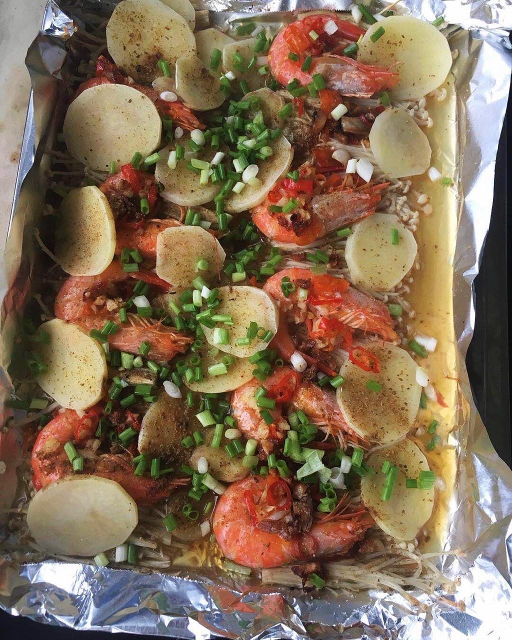 蒜蓉金针菇烤花蛤虾