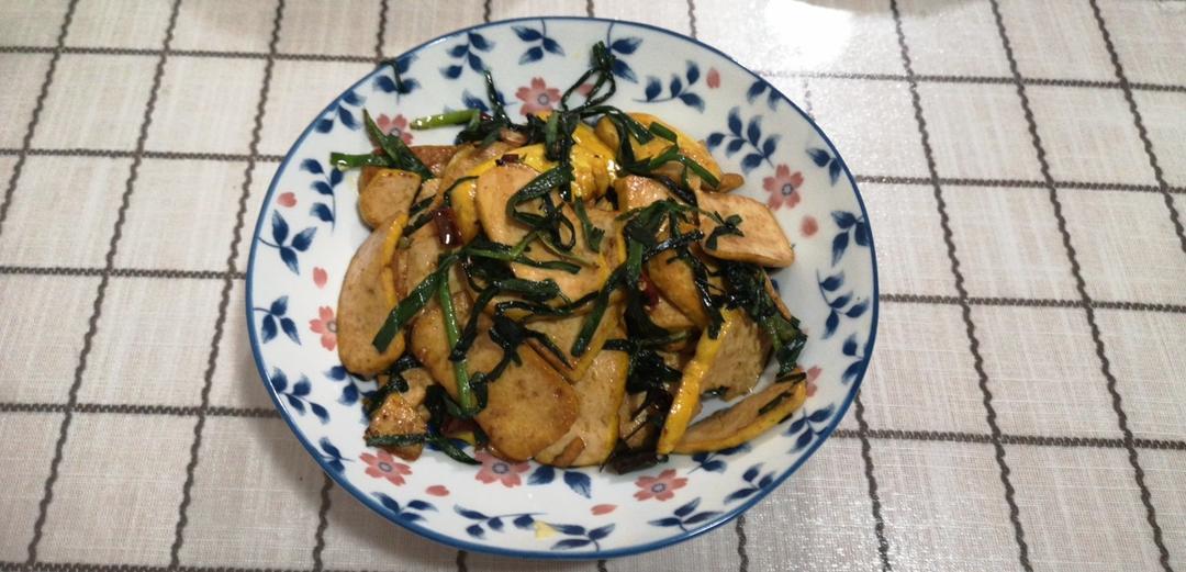 云南宣威特色“韭菜炒黄豆腐”