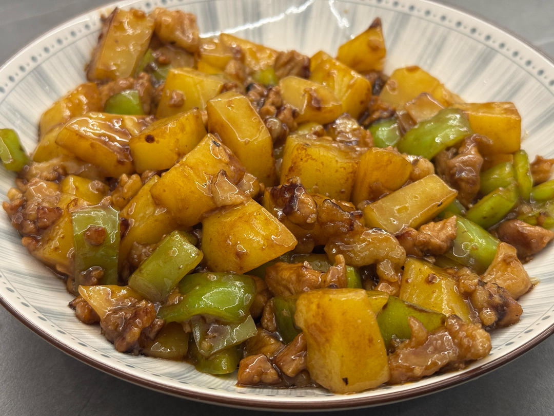 『青椒肉末土豆丁』