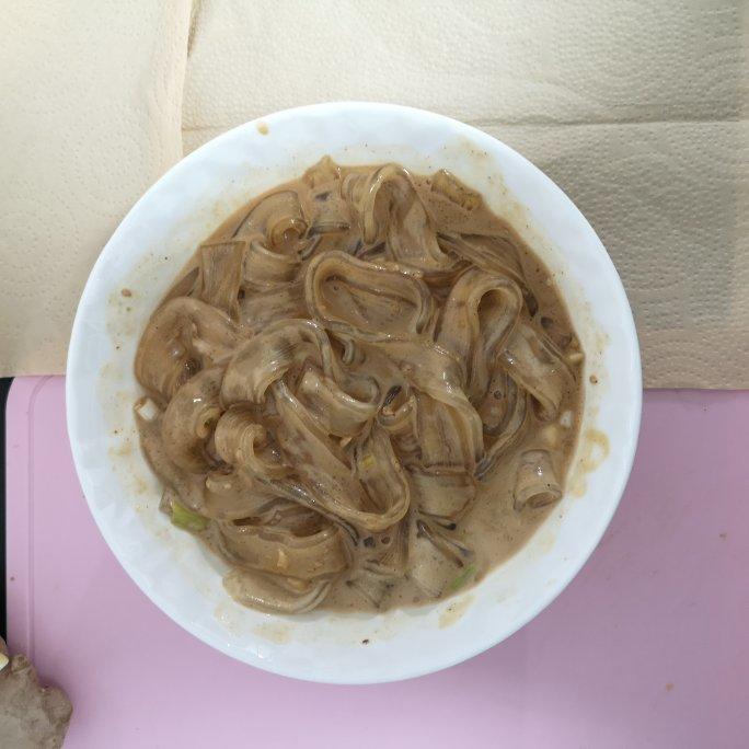 秒杀小夜市的麻酱流汁宽粉