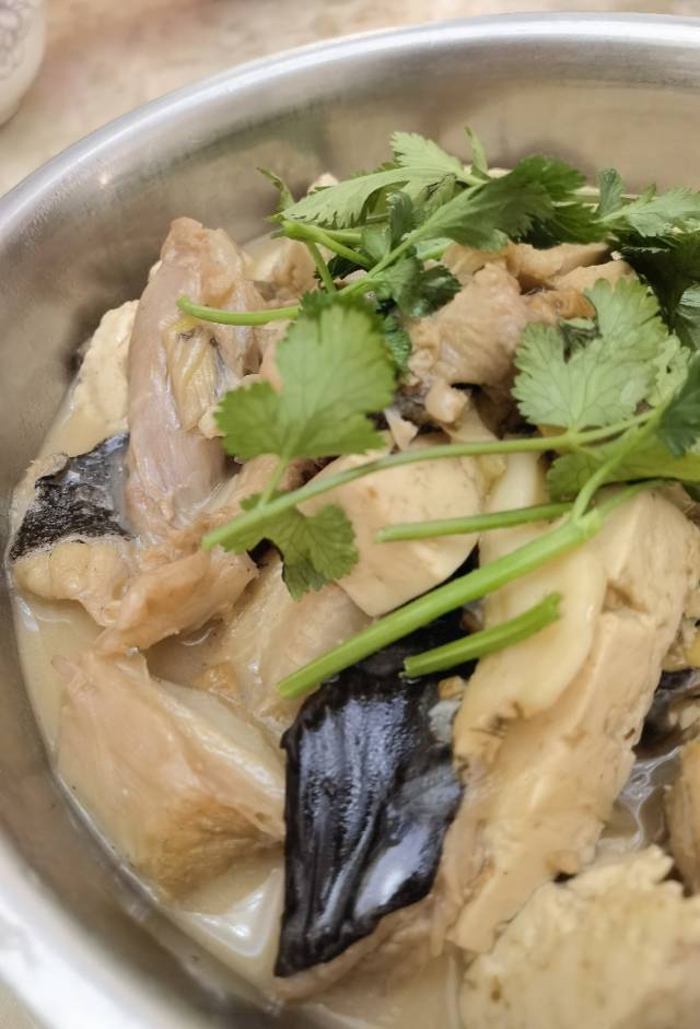 〈老板鱼炖豆腐〉，都喜欢的味道。欣小厨 😉