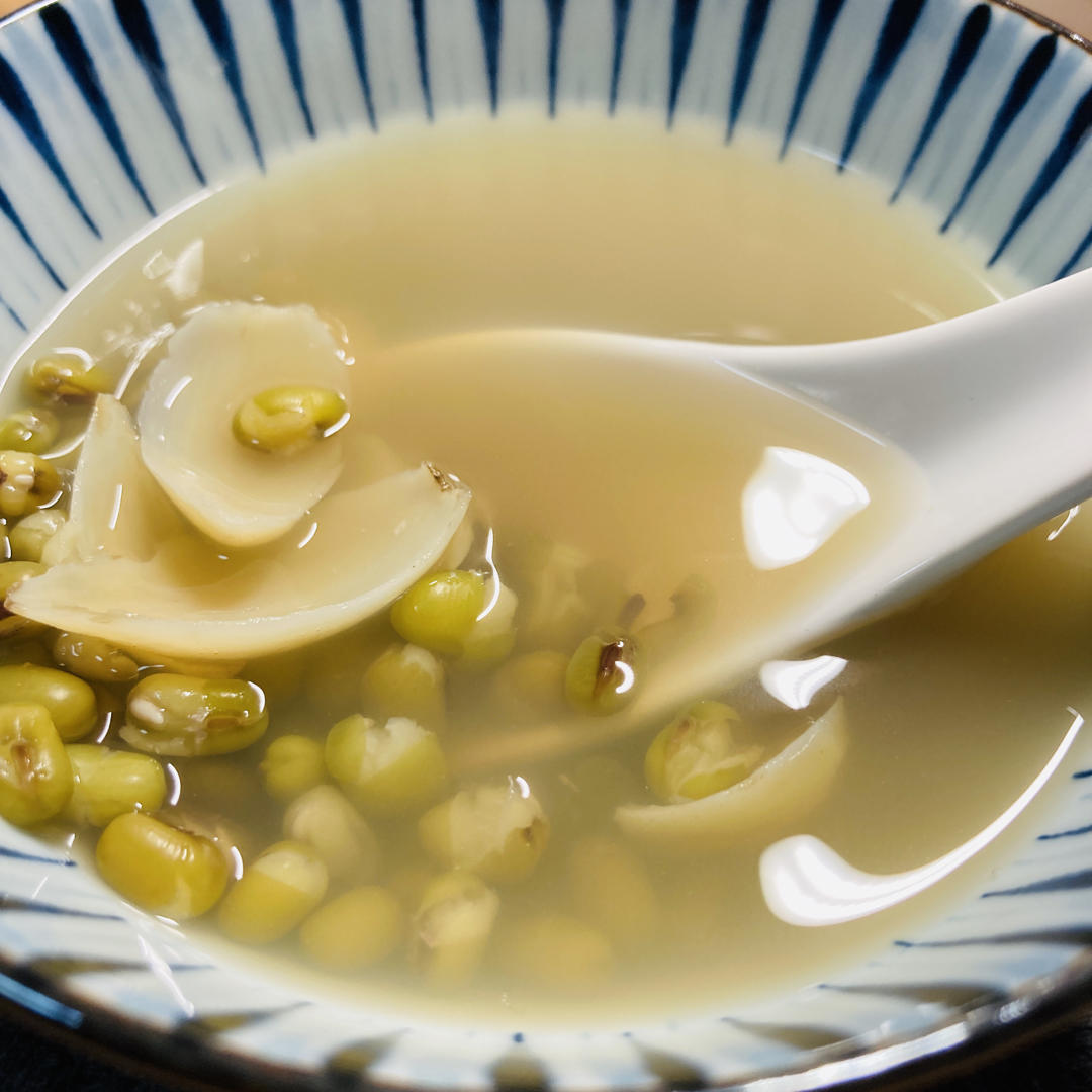 猫神francis的厨房做的冰糖绿豆百合汤