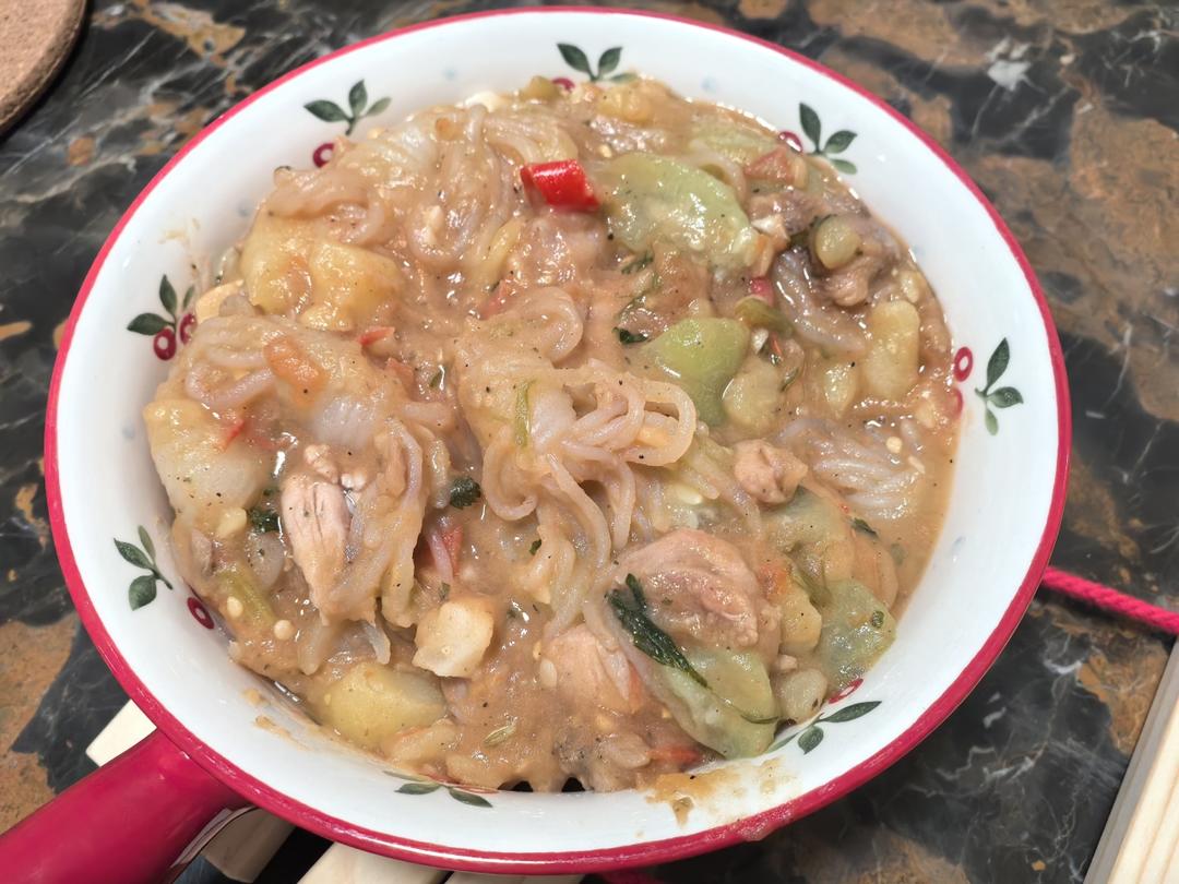 火烧云招牌菜【土豆油焖鸡】！咕噜一锅煮，香到没边！