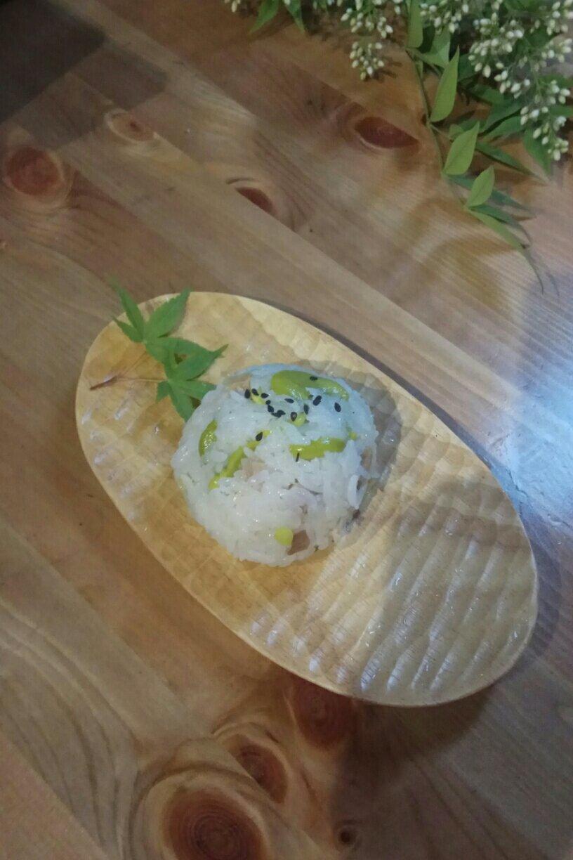 蚕豆腊肠咸肉闷饭