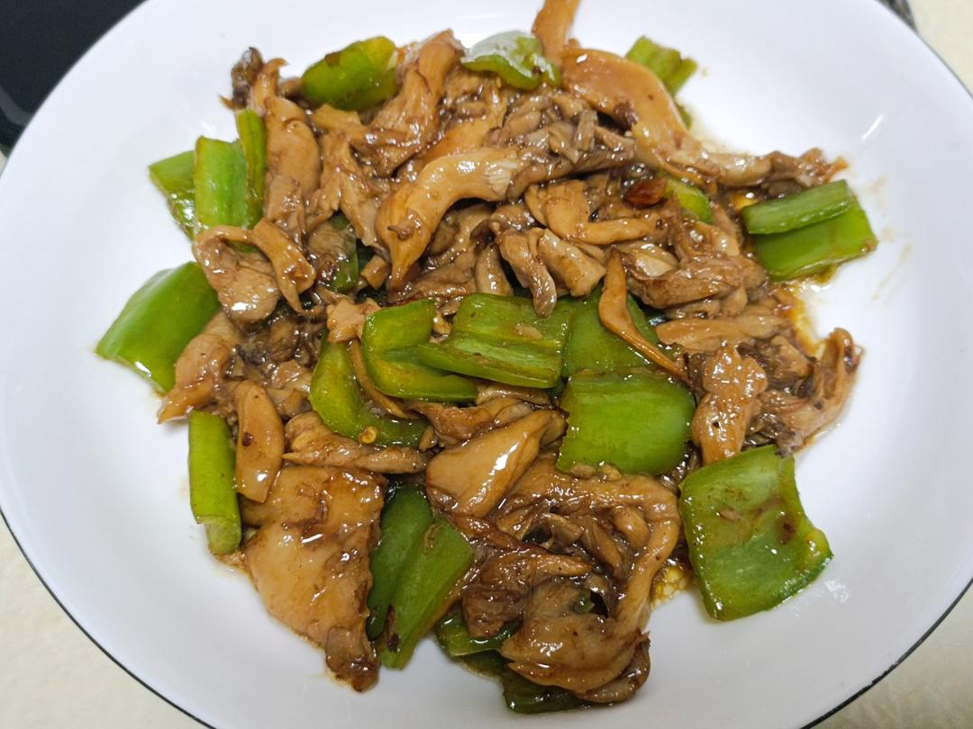 青椒炒平菇