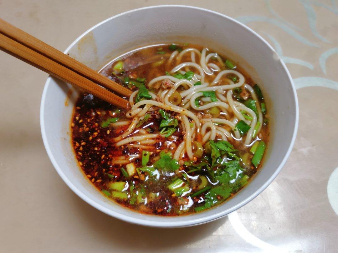 炸酱面（带汤头蒜苔版）