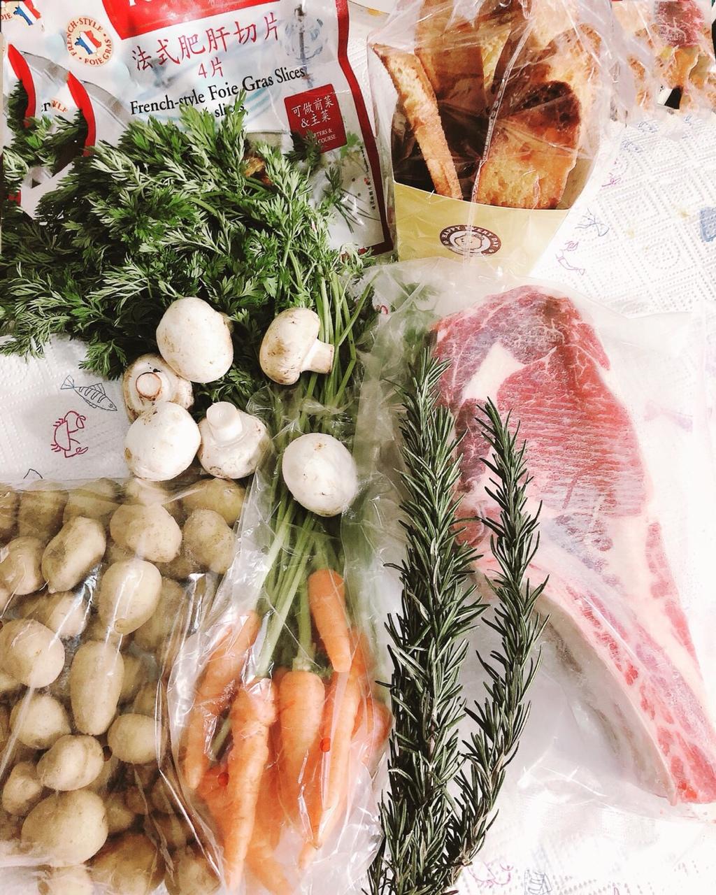 战斧牛排配烤土豆