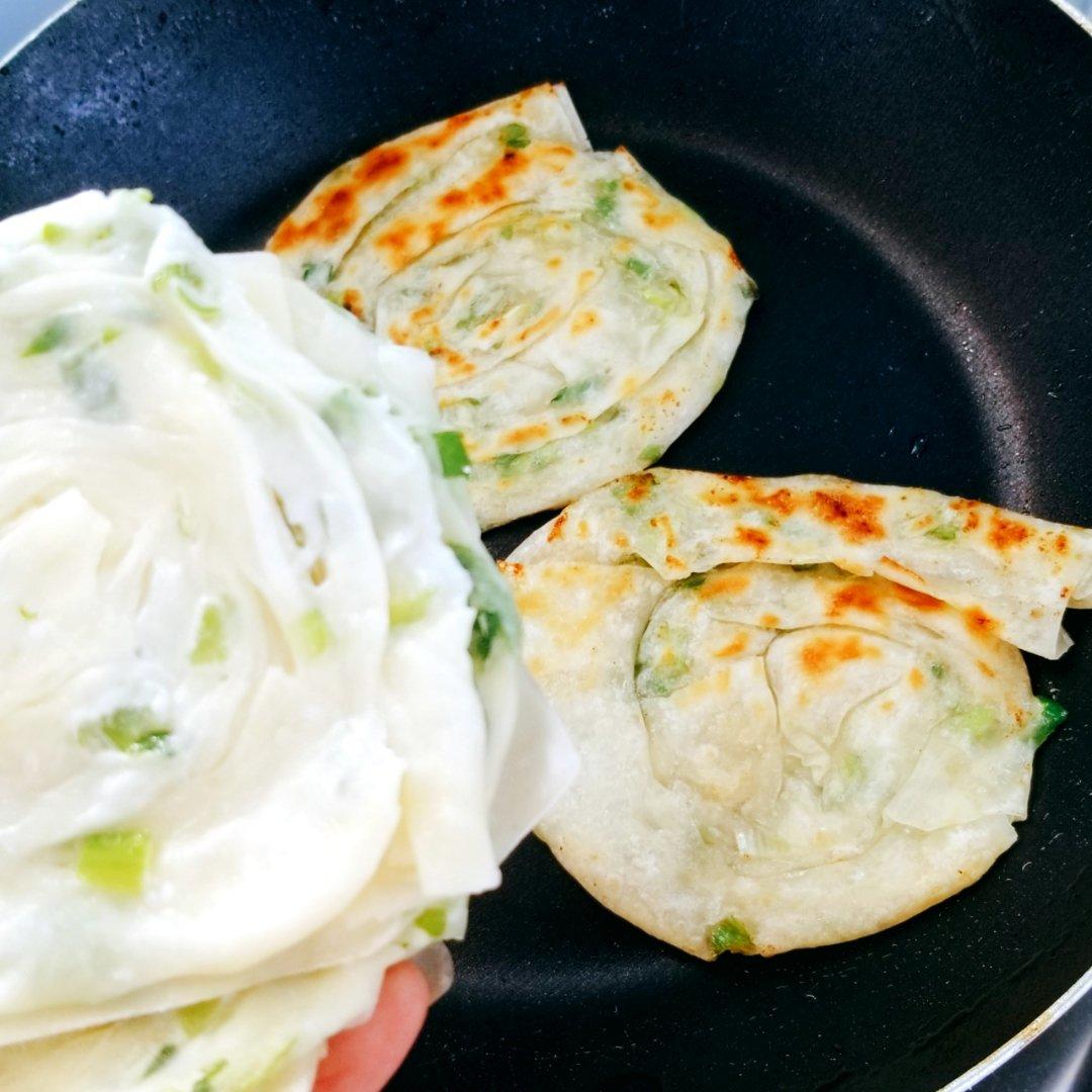 快手早餐：葱油饼（馄饨皮、饺皮版）