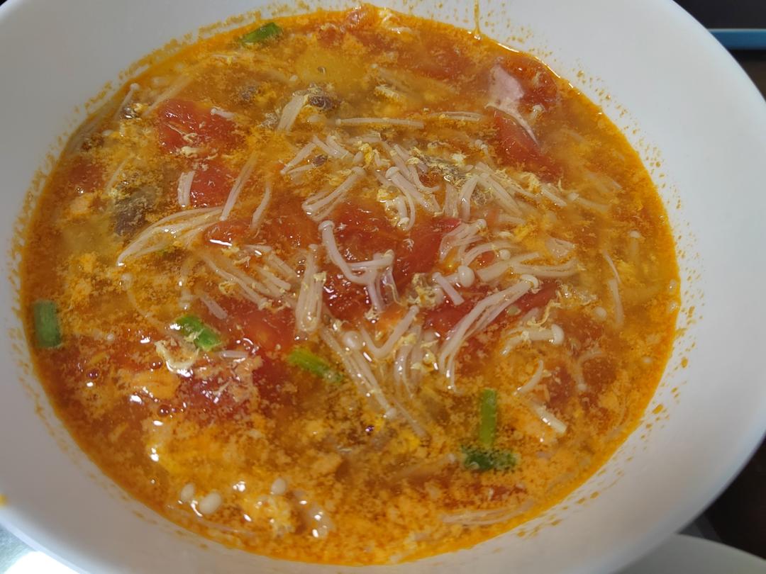 番茄金针菇肥牛(汤浓入味、酸甜适宜)