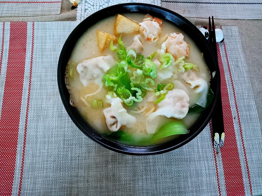 经典港式鲜虾云吞面