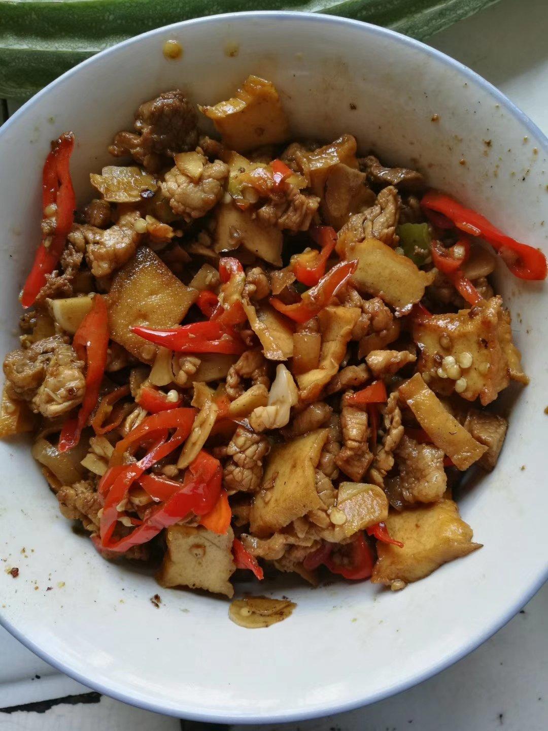 农家小炒肉【记忆中勾魂的油汤】