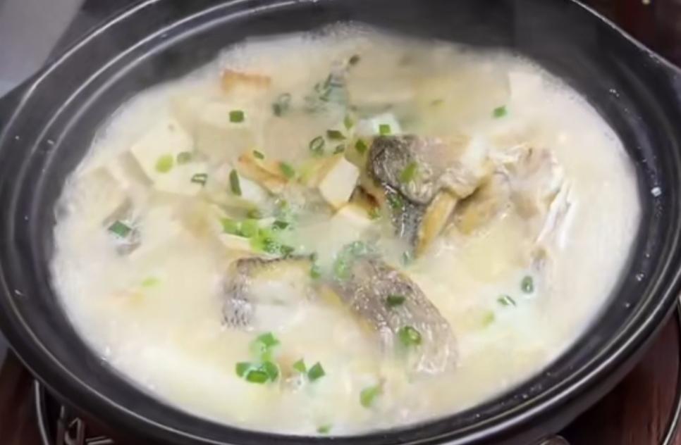 鲈鱼炖豆腐