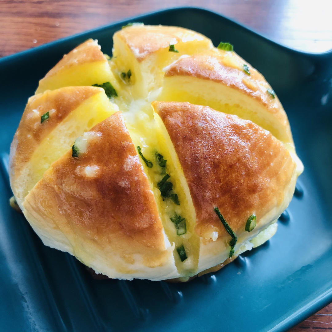 一款从韩国红到全世界的蒜香奶酪包