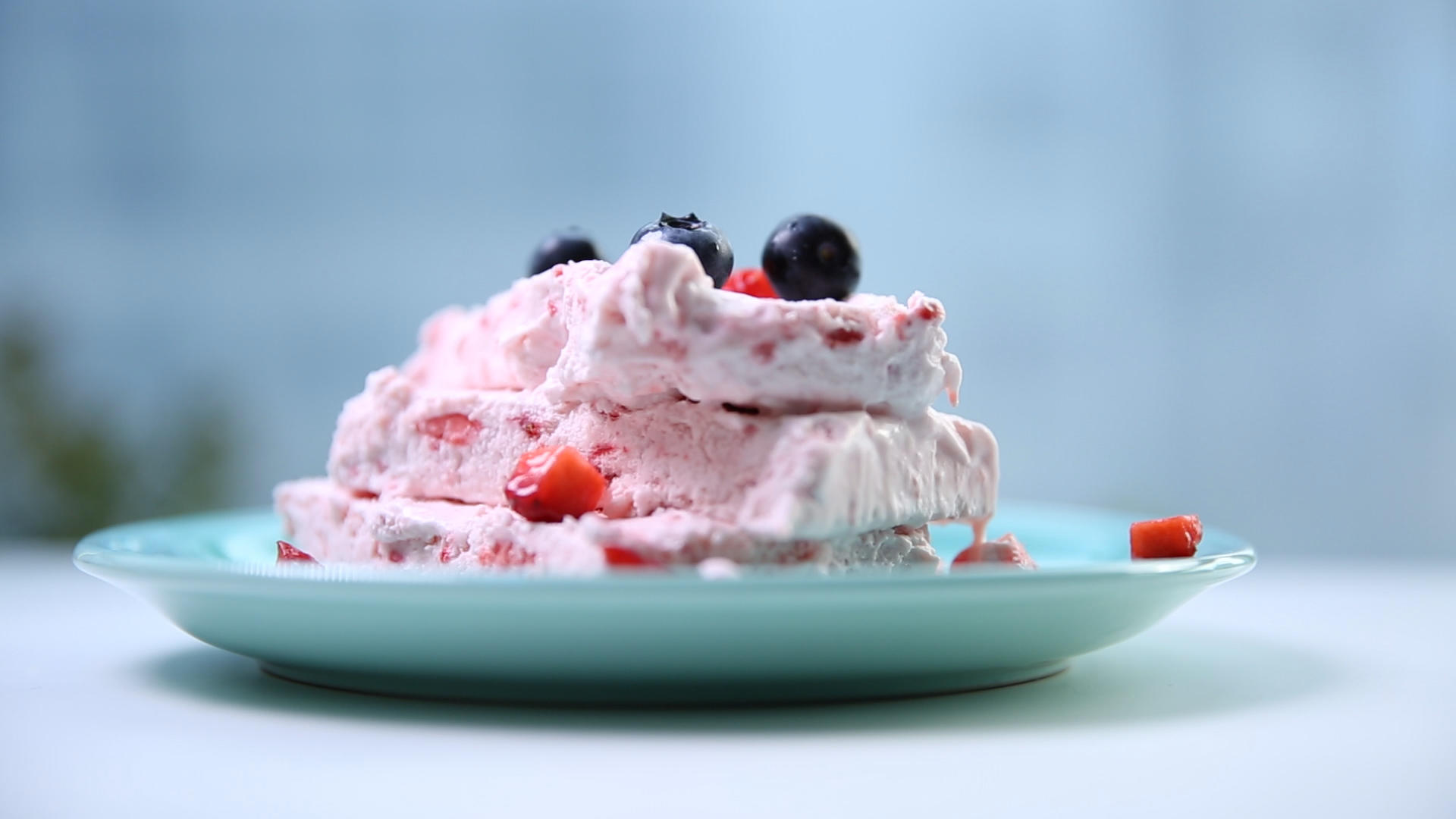 奇小脸厨房：春日清凉草莓料理 草莓冰淇淋and草莓雪山杯