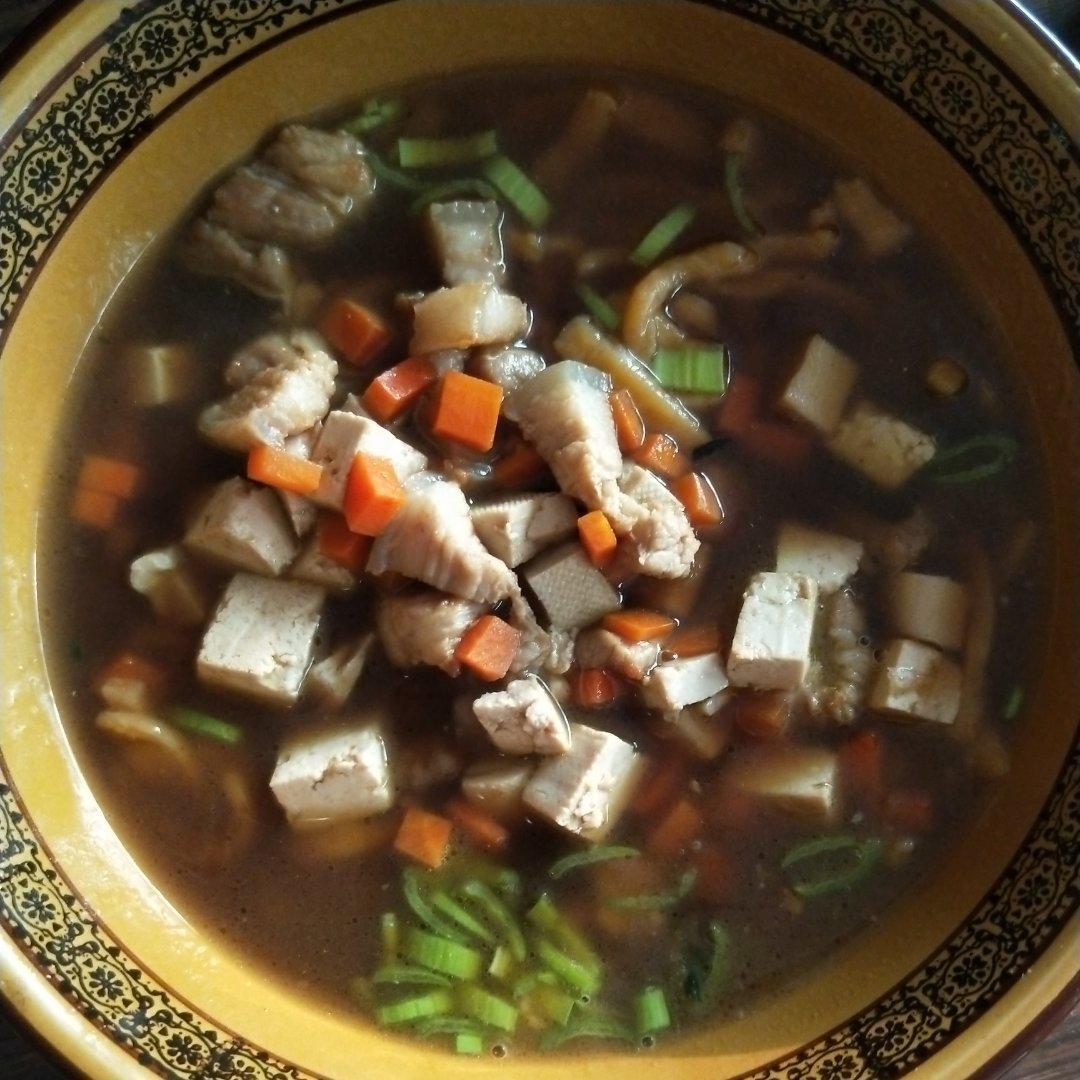 十分钟就能吃到的肉臊子面
