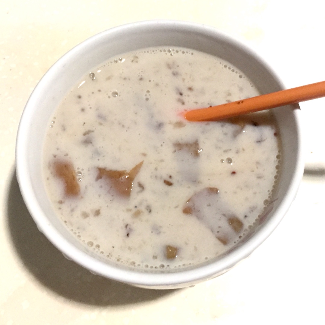 蔓越莓桃胶银耳羹