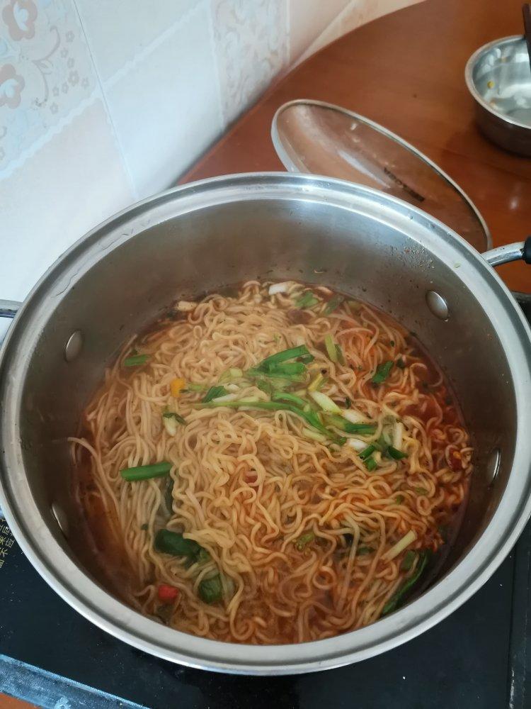 满足食欲的深夜秘密 森系浓香泡面