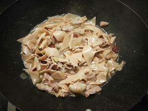 简单好吃的尖椒干豆腐炒肉的做法 步骤8