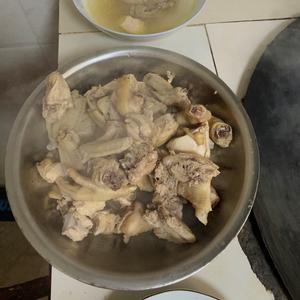 口蘑炖鸡的做法 步骤2