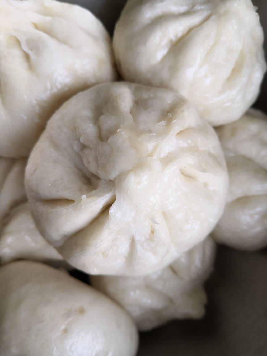 松软多汁的肉包子