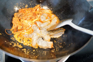 大虾烧白菜的做法 步骤4