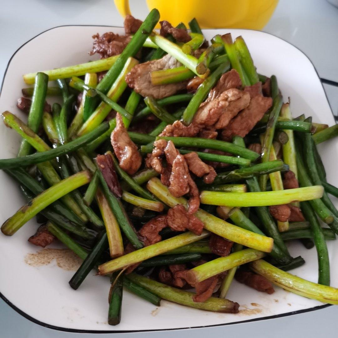 简单易做的下饭菜－蒜苔炒肉
